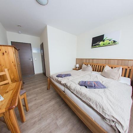 Hollis Rast Hotel Зангерхаузен Екстериор снимка