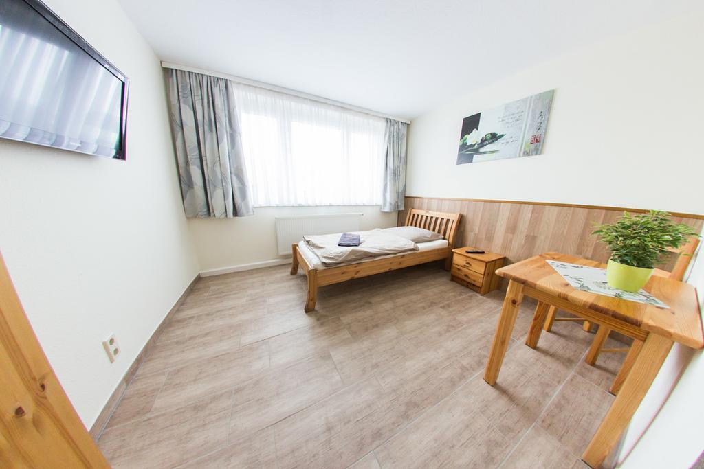 Hollis Rast Hotel Зангерхаузен Екстериор снимка