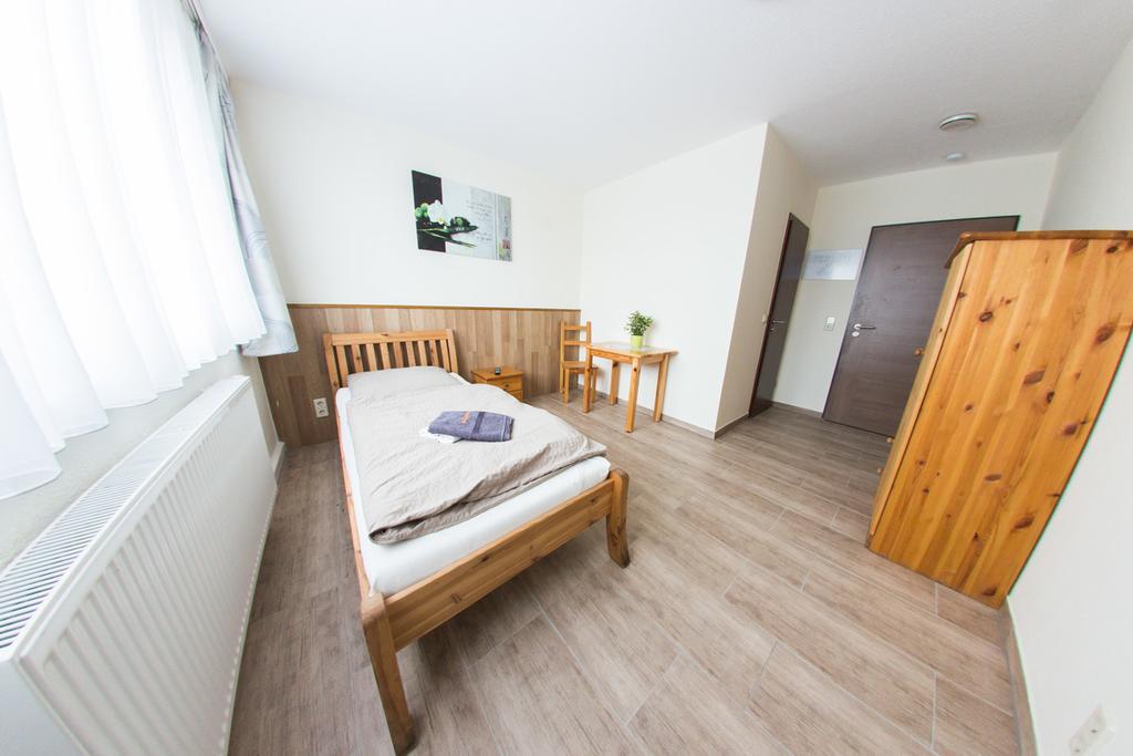 Hollis Rast Hotel Зангерхаузен Екстериор снимка