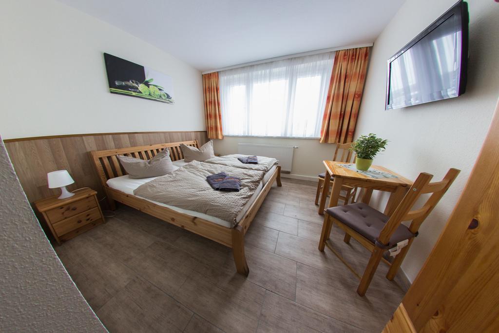 Hollis Rast Hotel Зангерхаузен Екстериор снимка